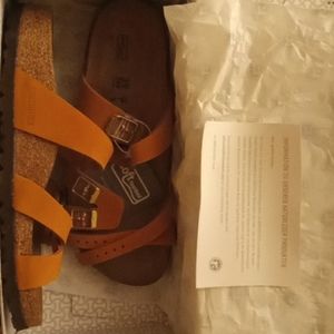 Birkenstock Womens Leather Sandals Narrow fit in Size:8  Color:Pecan